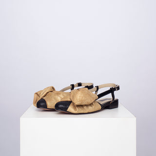 zapato con taco adela negro lazo dorado