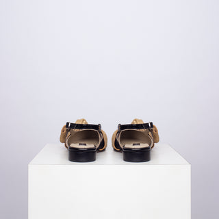 zapato con taco adela negro lazo dorado