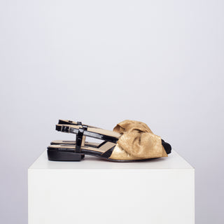 zapato con taco adela negro lazo dorado