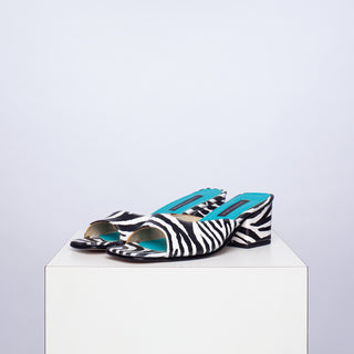 zapato con taco Helena cebra blanco y negro