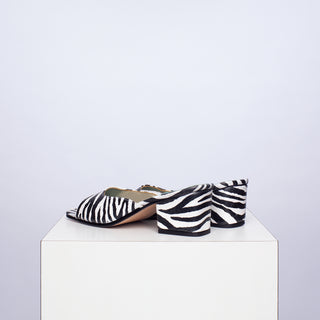 zapato con taco Helena cebra blanco y negro