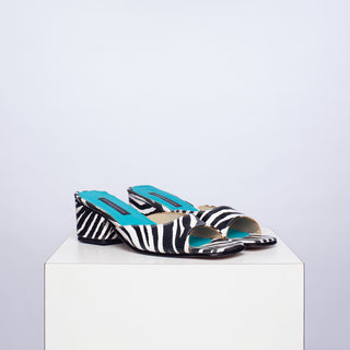 zapato con taco Helena cebra blanco y negro