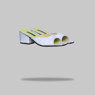 zapato con taco Helena croco celeste