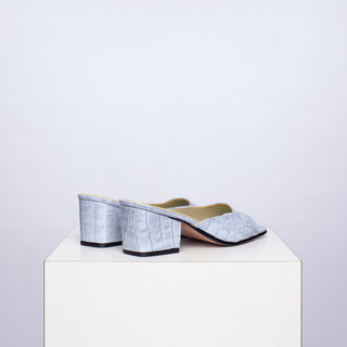 zapato con taco Helena croco celeste