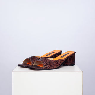 zapato con taco Helena croco chocolate