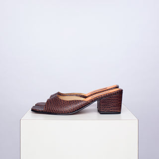zapato con taco Helena croco chocolate