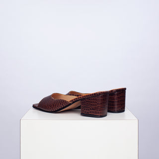 zapato con taco Helena croco chocolate