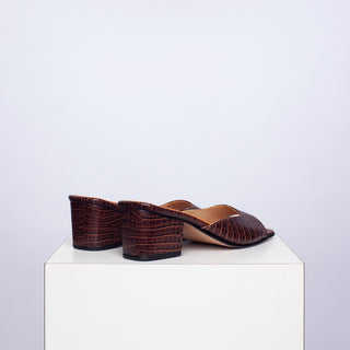 zapato con taco Helena croco chocolate
