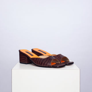 zapato con taco Helena croco chocolate